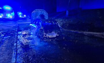 FOTO: Nočný požiar auta na sídlisku KVP