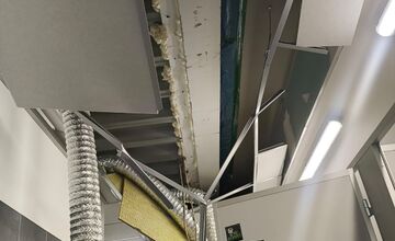 FOTO: Prešovskí fanúšikovia po derby s Košicami zničili toalety Košickej Futbalovej Arény