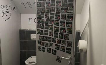 FOTO: Prešovskí fanúšikovia po derby s Košicami zničili toalety Košickej Futbalovej Arény
