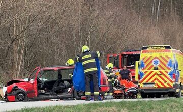 FOTO: Čelná zrážka medzi Medzevom a Jasovom