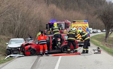 FOTO: Čelná zrážka medzi Medzevom a Jasovom