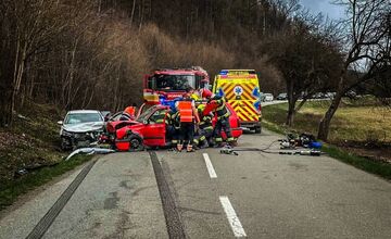 FOTO: Čelná zrážka medzi Medzevom a Jasovom