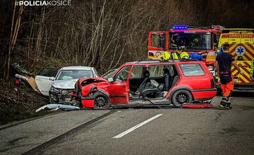 FOTO: Čelná zrážka medzi Medzevom a Jasovom