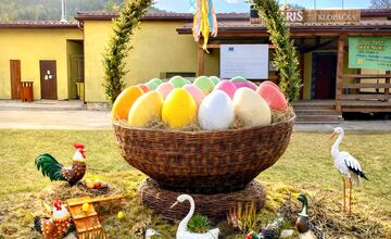 FOTO: Veľkonočná výzdoba v obciach a mestách na východe Slovenska