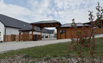 FOTO: V Nováčanoch otvorili Biofarmu