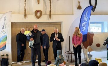 FOTO: V Nováčanoch otvorili Biofarmu