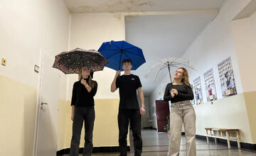 FOTO: Študenti košického gymnázia sa rozhodli konať a vytvorili zbierku na opravu strechy