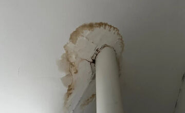 FOTO: Študenti košického gymnázia sa rozhodli konať a vytvorili zbierku na opravu strechy