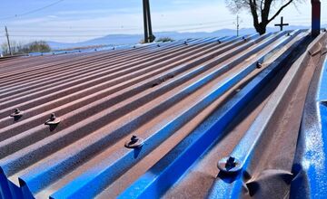 FOTO: Kuriózne vymaľovaná autobusová zastávka v Poľove