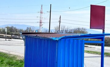 FOTO: Kuriózne vymaľovaná autobusová zastávka v Poľove