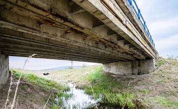 FOTO: FOTO: Kraj začal s opravou mosta pri Topoľanoch