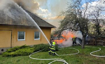 FOTO: Požiar rodinného domu v Rakovnici