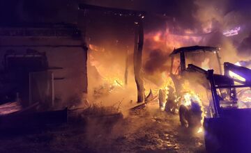 FOTO: Hasiči zasahovali v Chrasti nad Hornádom, došlo tam k požiaru hospodarskéj budovy