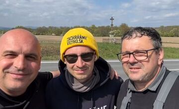 FOTO: Košičan Richard putuje naprieč Slovenskom, aby zachránil syna