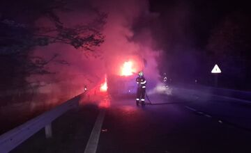 FOTO: Požiar autobusu na Dargove
