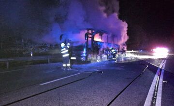 FOTO: Požiar autobusu na Dargove