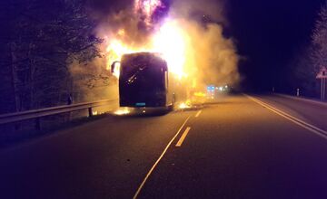 FOTO: Požiar autobusu na Dargove