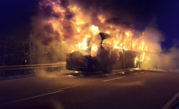 FOTO: Požiar autobusu na Dargove