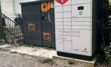 FOTO: Kuriózne umiestnenie balíkoboxov v košickom parku