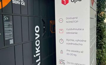 FOTO: Kuriózne umiestnenie balíkoboxov v košickom parku