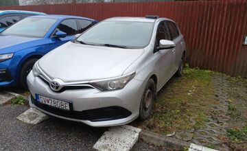 FOTO: Finančná správa ponúka do dražby dve Toyoty