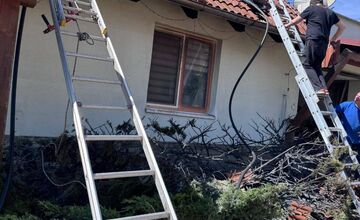 FOTO: Hasiči z Košíc a Bidoviec pomáhali cez víkend hasič požiar rodinného domu